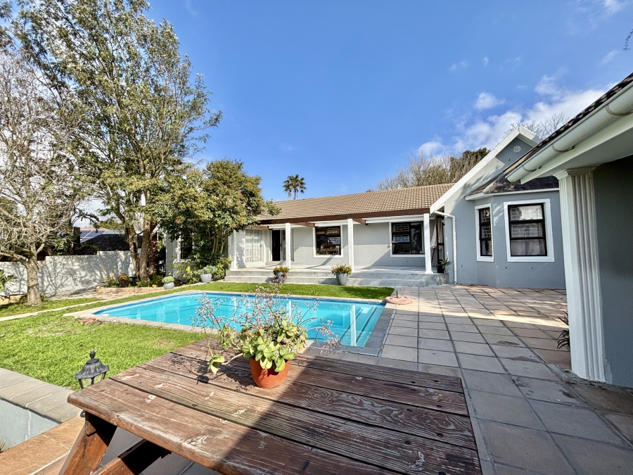 5 Bedroom Property for Sale in Vierlanden Western Cape